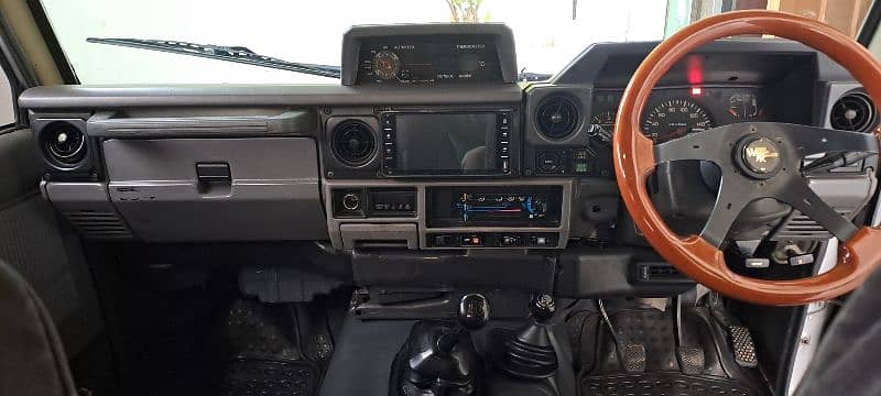 Toyota Land Cruiser 1987 7