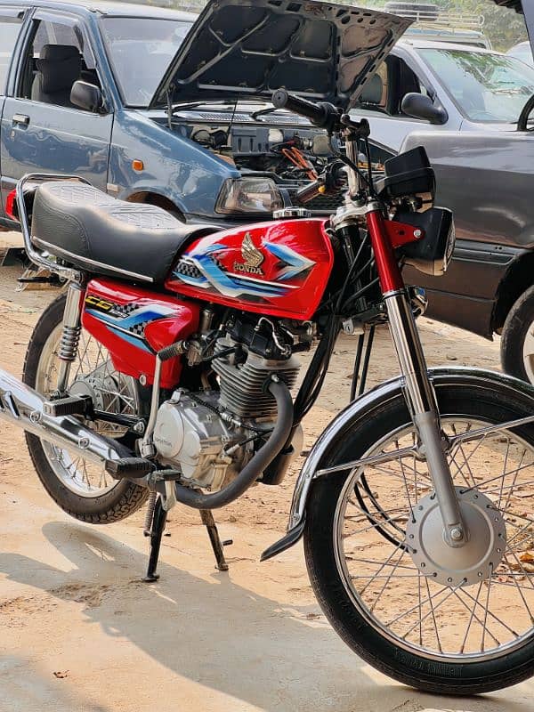 Honda 125 10/10 condition golden nmbr 6000 km drive 1