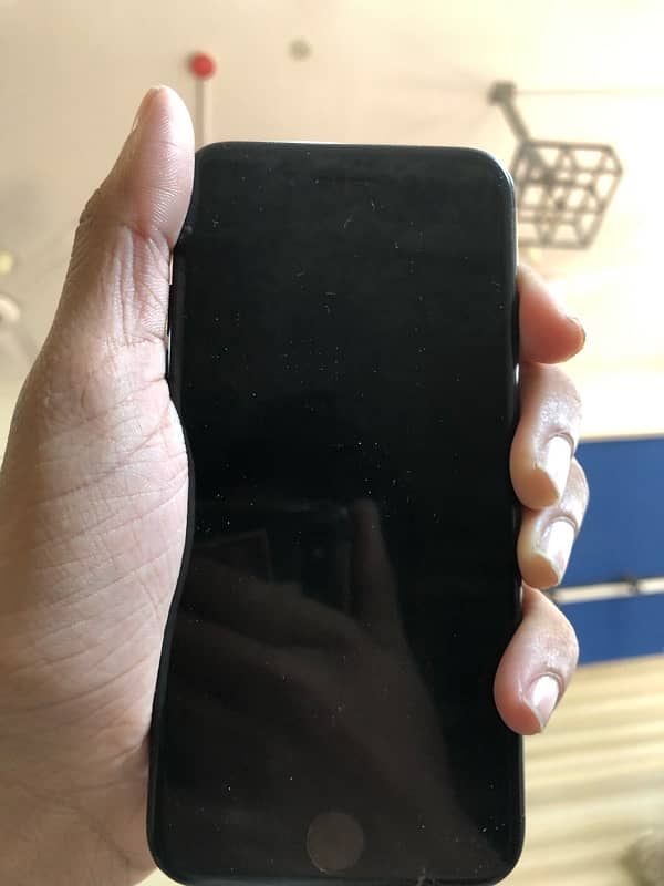 iPhone 7 128GB SIM LOCKED 0