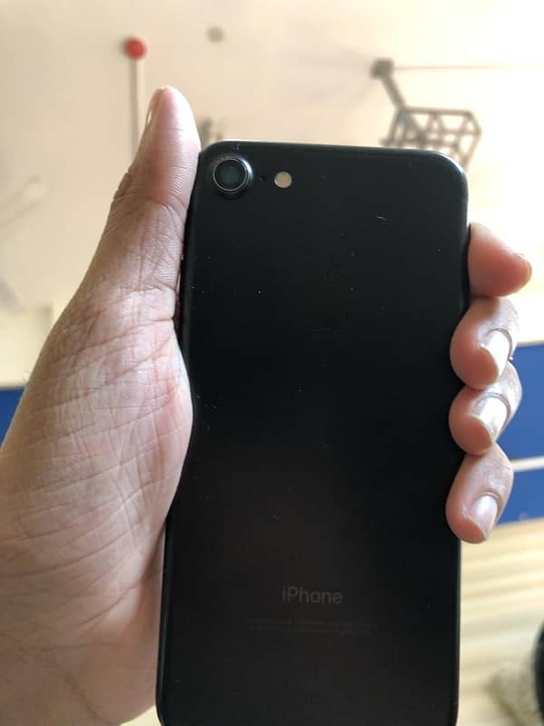 iPhone 7 128GB SIM LOCKED 2