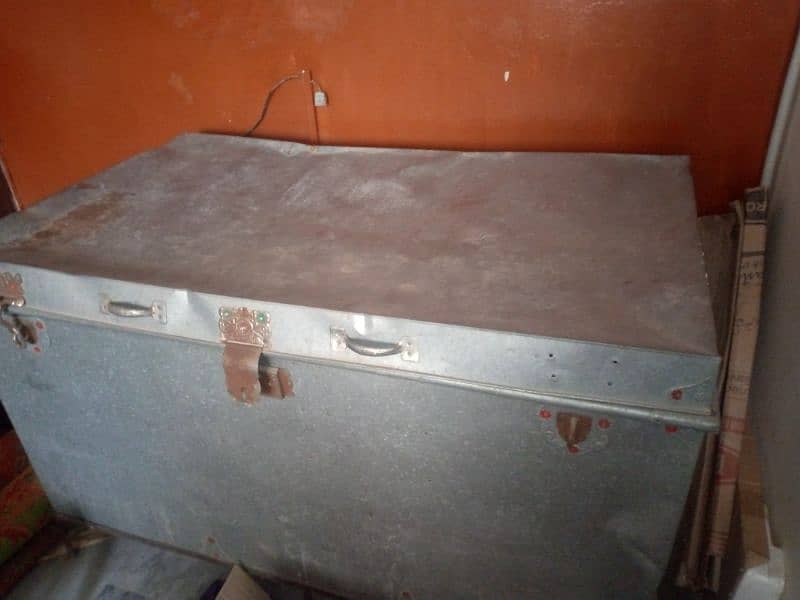 iron trunk 0