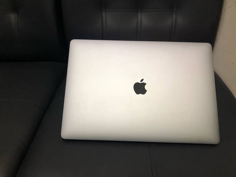 MACBOOK PRO 2018 i7 15inch (A1990) 1