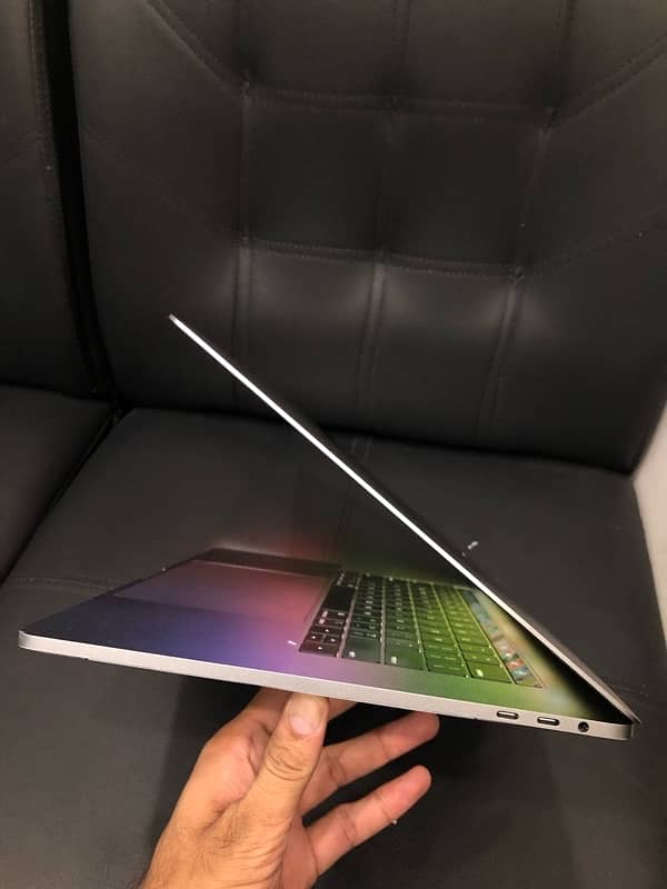 MACBOOK PRO 2018 i7 15inch (A1990) 4