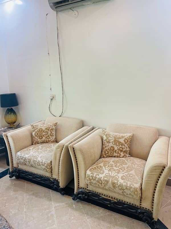 complete sofa set in brand new type condition 2