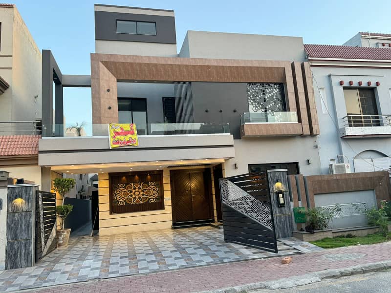 A BEAUTIFUL 10 MARLA HOUSE FOR SALE IN QUIAD BLOCK SECTOR E BAHRIA TOWN LAHORE 0