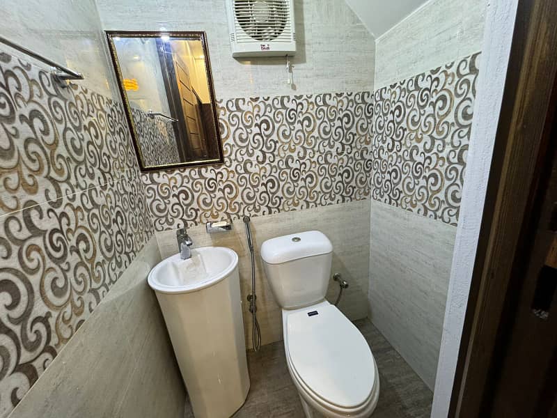 A BEAUTIFUL 10 MARLA HOUSE FOR SALE IN QUIAD BLOCK SECTOR E BAHRIA TOWN LAHORE 7