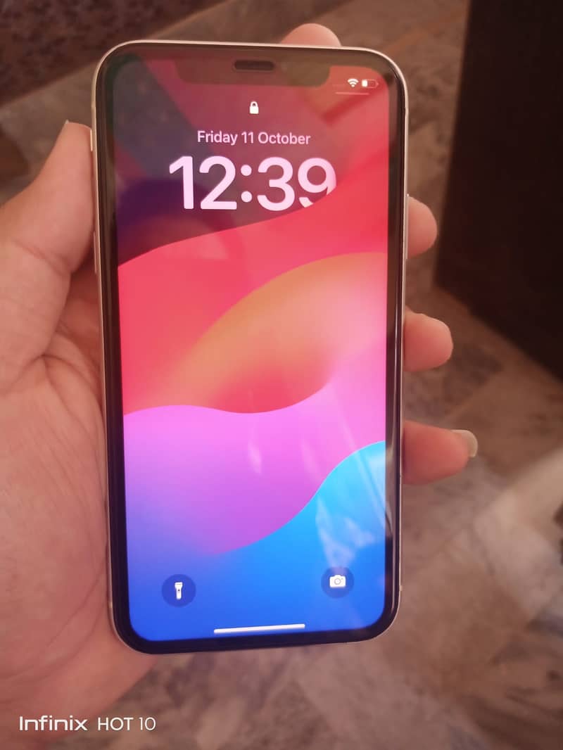 Iphone XR For Sale In Good Condition 3