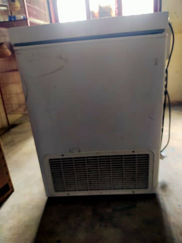 dowlance deep freezer 50000. . . . . . . . . . 03004033358 4