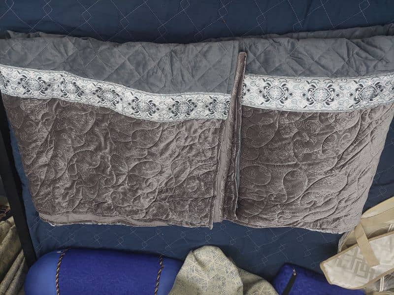 Valvet Embossed Bed set 1