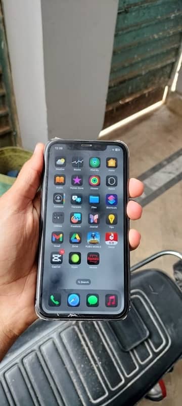 iphone 11 black color 6