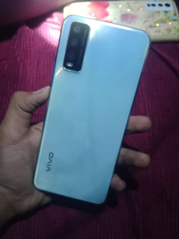 vivo y20 Brand New open box. price 2600 4