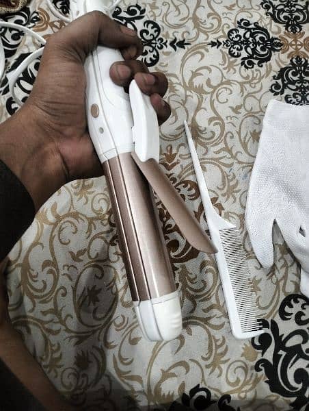 Hair Straightener & Roller 1