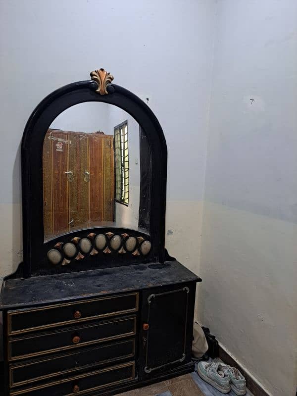 dressing table 0
