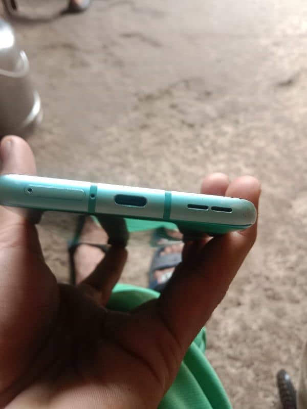 oneplus 8pro All ok bass LCD ma pindot ha jo chot he ha 9month sa 1