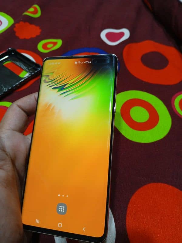 Samsung S10 5G for sale at Good price with perfect condition 2