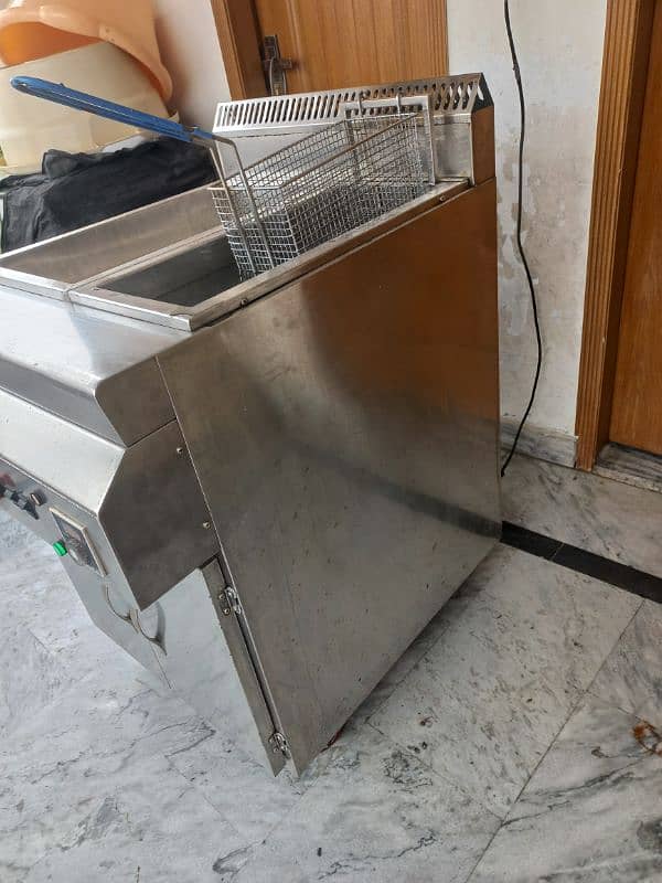 Deep Fryer 14 litter Excellent condition 10