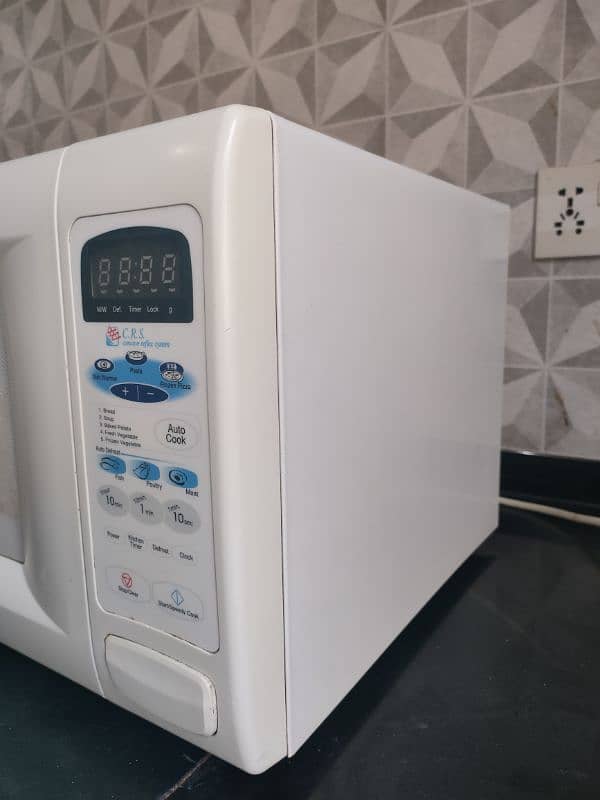 Dawlance Microwave in very good condition in only RS 15000 2