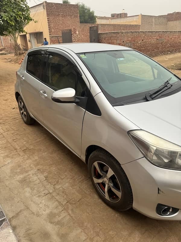 Toyota Vitz 2015 (03030678830) 9