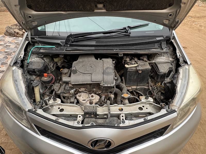 Toyota Vitz 2015 (03030678830) 14