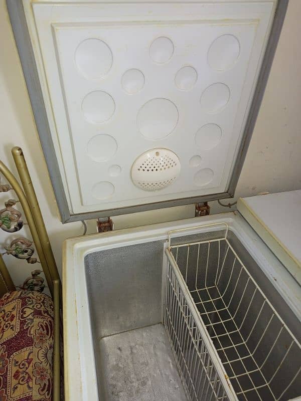 Double door Deep freezer for sale in Karachi 3