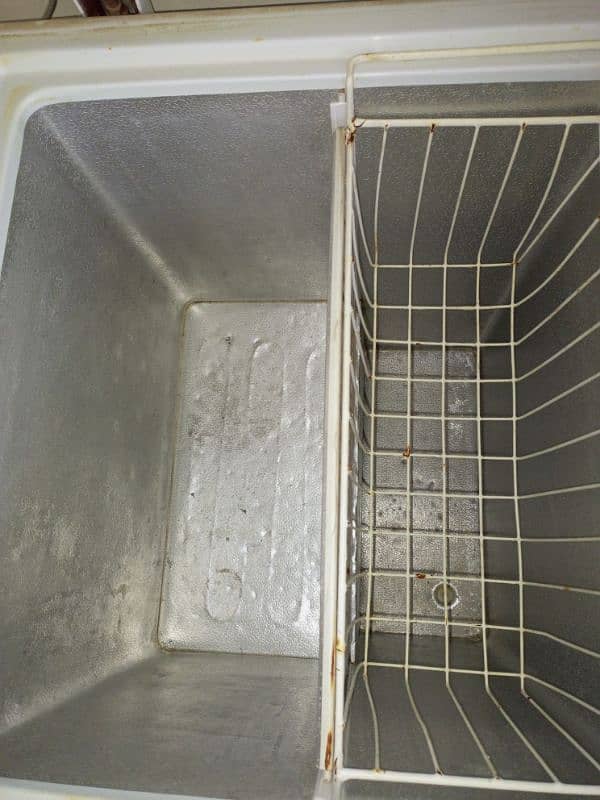 Double door Deep freezer for sale in Karachi 4