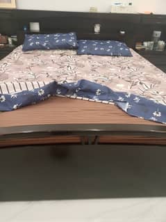 Bed of sold solid wood