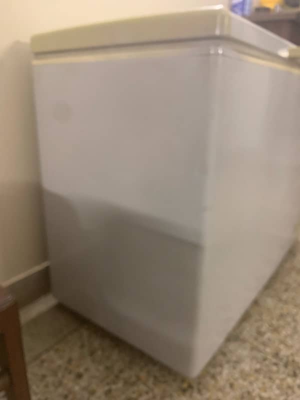 Freezer for sale in 10/10 condition no fault just buy and use 1