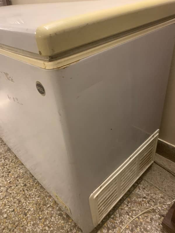 Freezer for sale in 10/10 condition no fault just buy and use 3