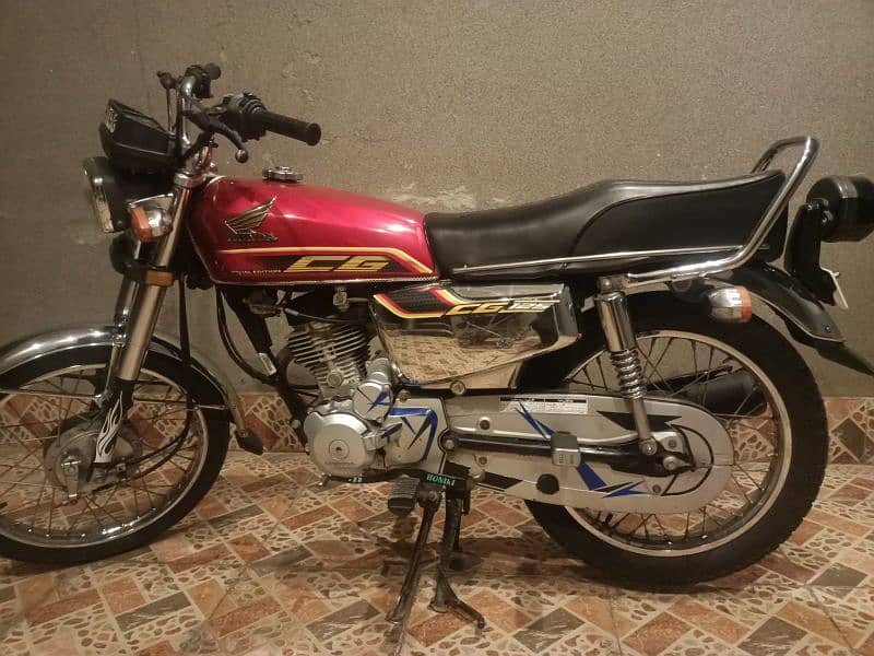 Honda 125 -Special Edition  Model In Excellent Condition 3