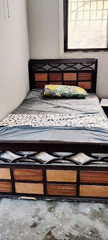 2 - single bed with mattres 1