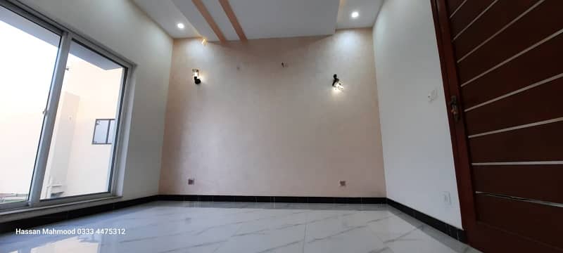 4 Marla Lower portion available for rent in military account society mazyl Chowk college Road Lahore 1