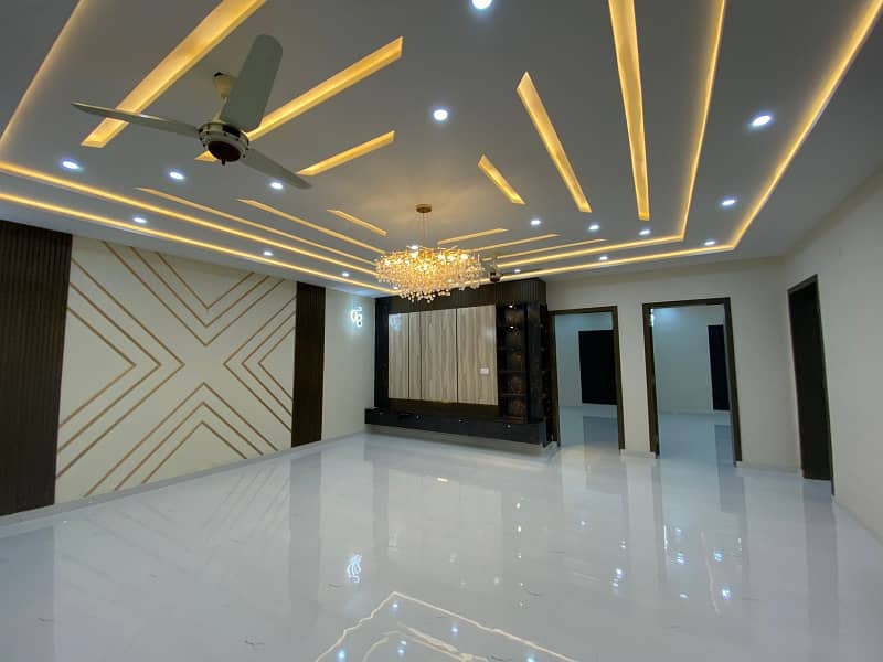 1 Kanal second Floor available for Rent Near Wapda Town Round about Lahore 4