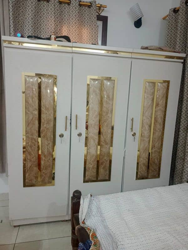 I am selling my furniture set on urgent basis 1