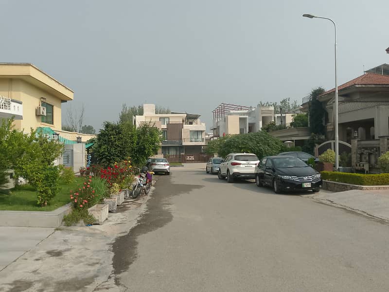 F-10/2 top location dead end street margalla face plot for sale 4