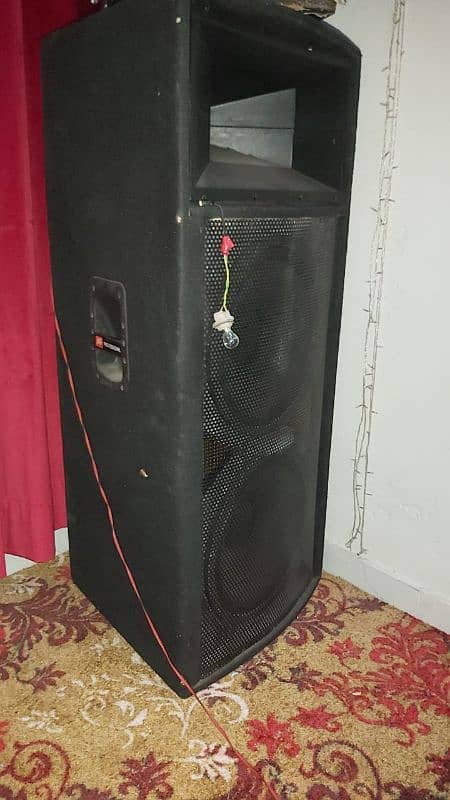 i am selling sp4 sound system 1