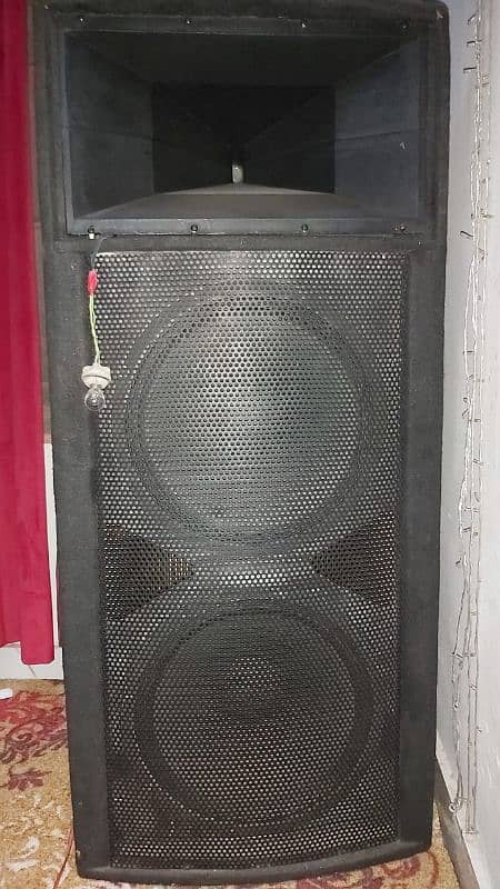 i am selling sp4 sound system 2