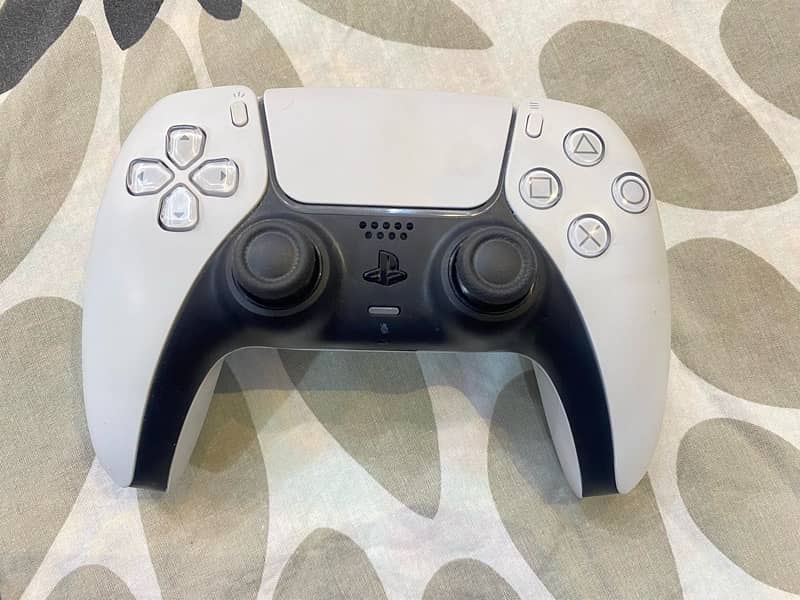 PS5 controller in mint condition 1