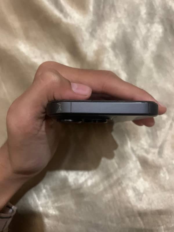 iPhone 15 pro jv black titanium 3