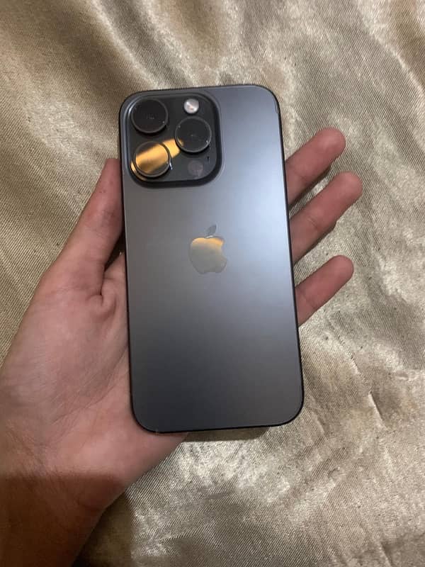 iPhone 15 pro jv black titanium 0