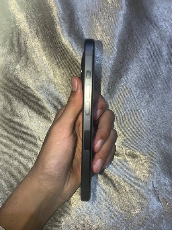 iPhone 15 pro jv black titanium 4