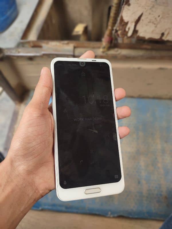 SHARP AQUOS R2 NON PTA 3