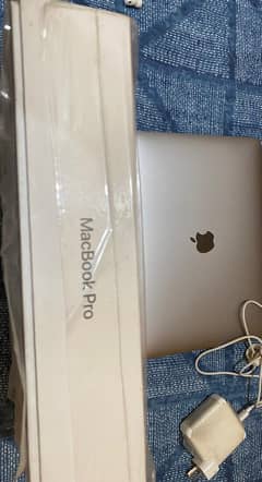 Macbook pro 2018 13 inch, 8gb ram, 256gb ssd, in brand new condition