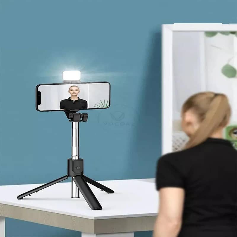 Selfie Stick With LED Light Mini Tripod Stand 3