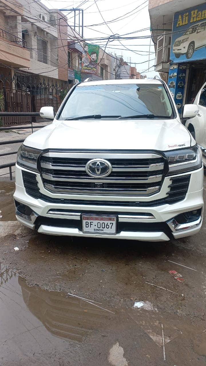 Rent Toyota Prado toyota fortuner landcruiser v8 available in Lahore 2