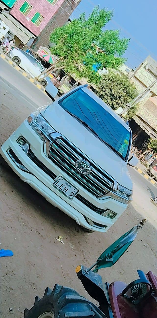 Rent Toyota Prado toyota fortuner landcruiser v8 available in Lahore 3