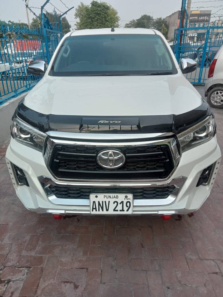 Rent Toyota Prado toyota fortuner landcruiser v8 available in Lahore 7