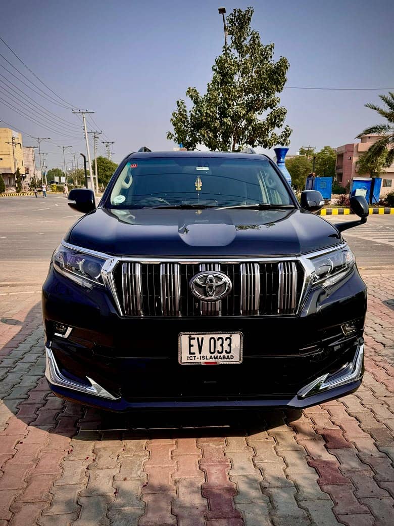 Rent Toyota Prado toyota fortuner landcruiser v8 available in Lahore 9