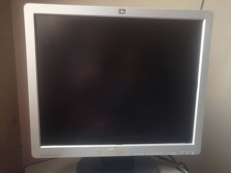 HP "17" INCH LCD CONDITION GOOD 1