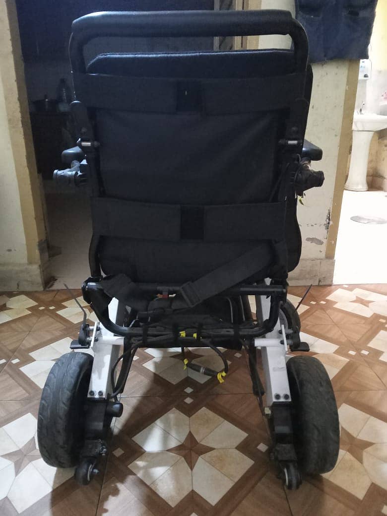 electric wheelchair 3