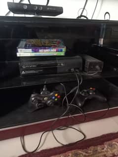 Xbox 360 ultra slim E with 2 controllers + 34 HDD games installed